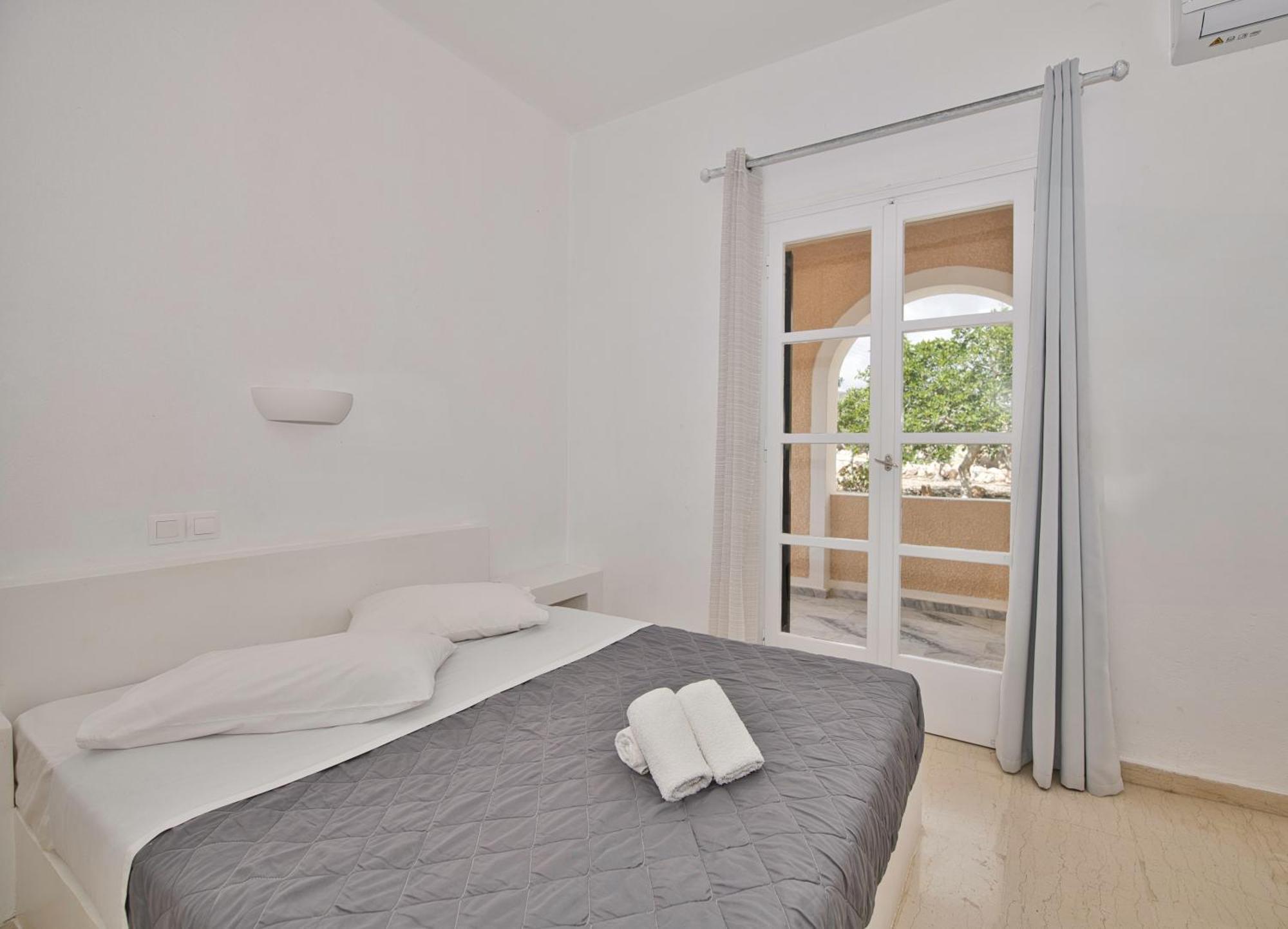 Ira Apartments Kamári Exteriér fotografie