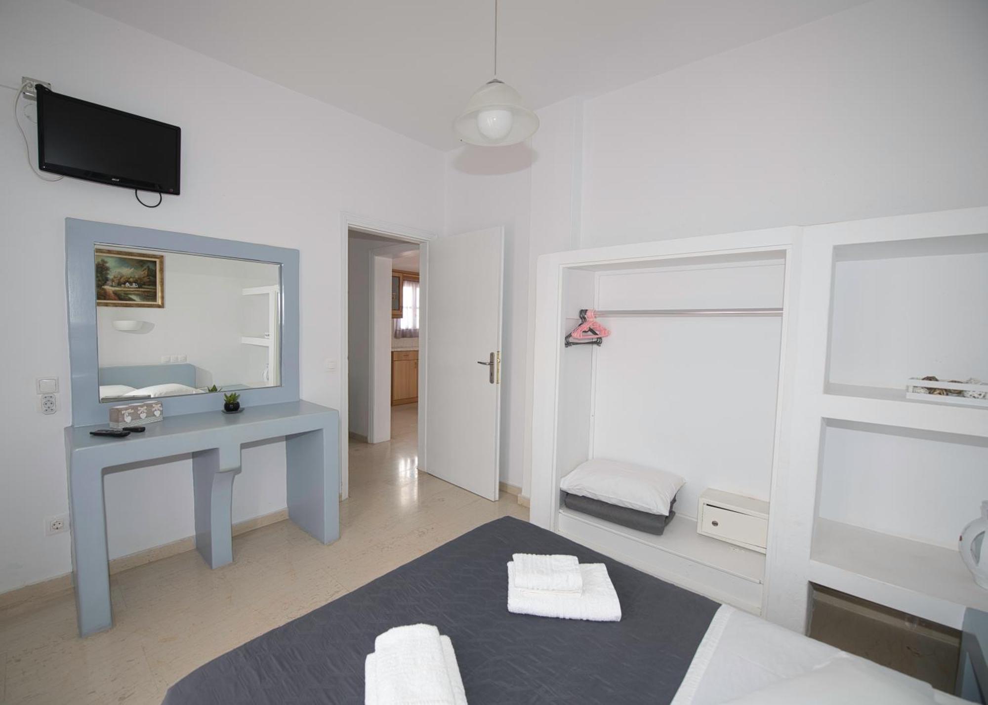 Ira Apartments Kamári Exteriér fotografie