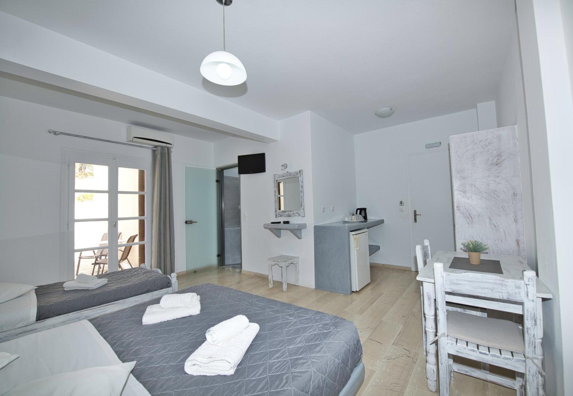Ira Apartments Kamári Exteriér fotografie