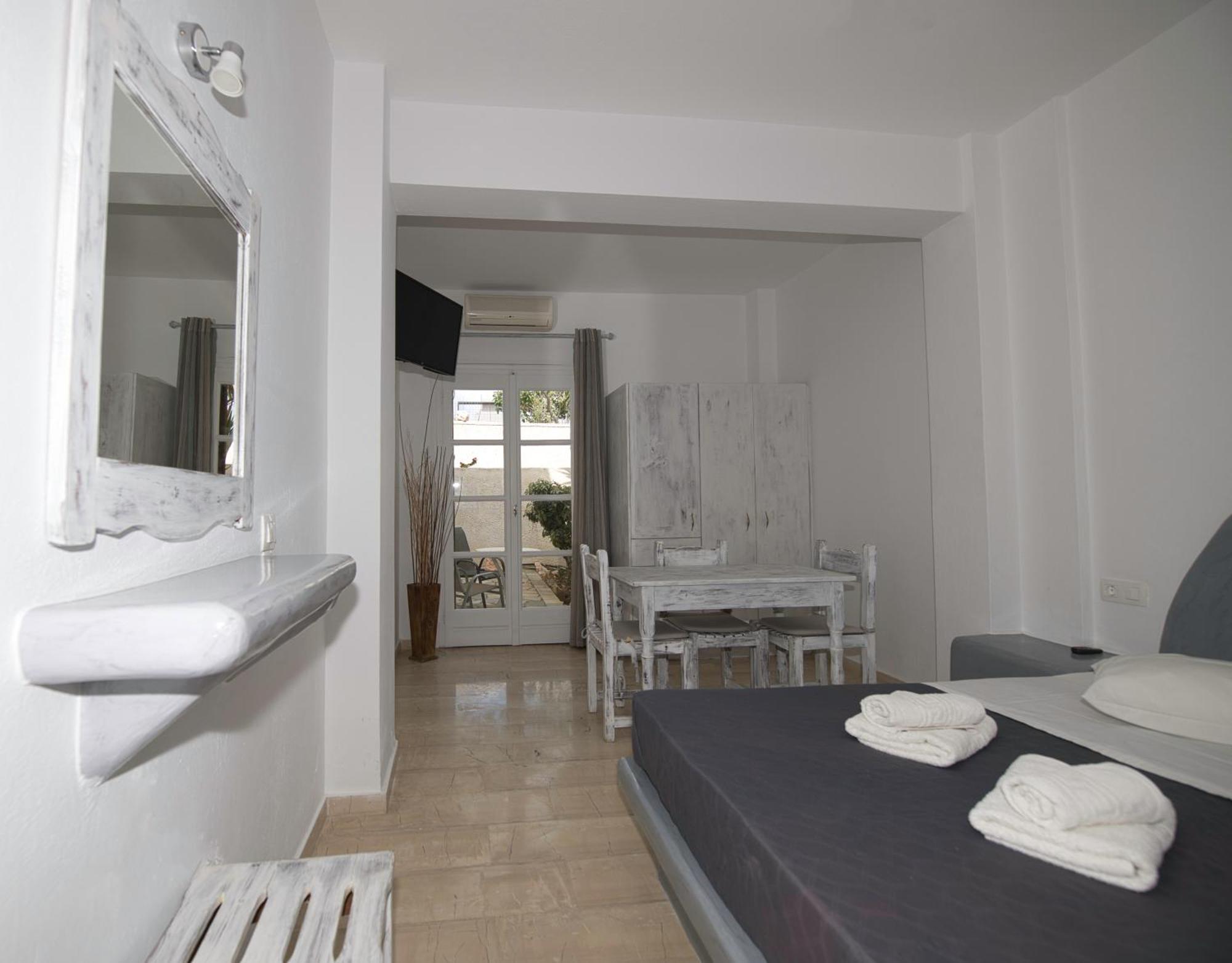 Ira Apartments Kamári Exteriér fotografie